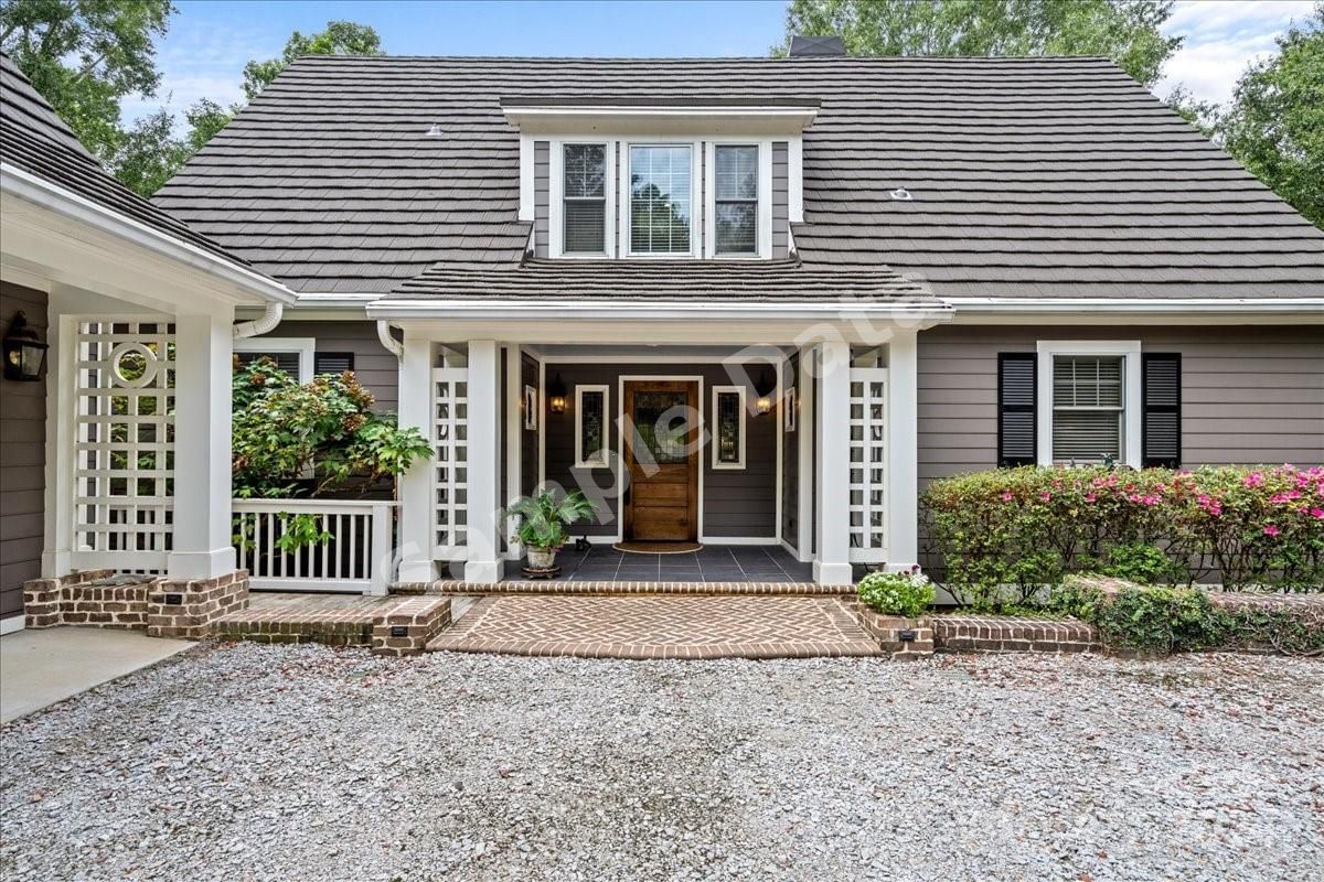 Photo of 2884 Lake Road