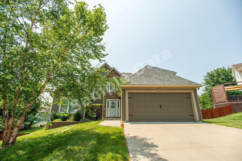 210 Westgate Circle photo 3