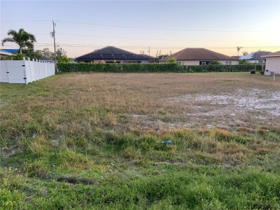 312 19TH Lane, Cape Coral, FL, 33990 — photo 2