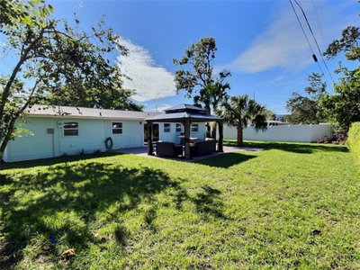 4658 MACEACHEN Boulevard, Sarasota, FL, 34233 — photo 2