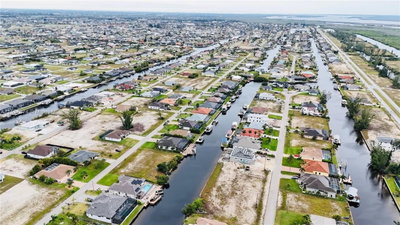 718 38TH Place, Cape Coral, FL, 33993 — photo 2