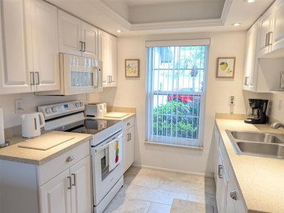 5377 CRESTLAKE Boulevard, Sarasota, FL, 34233 — photo 2