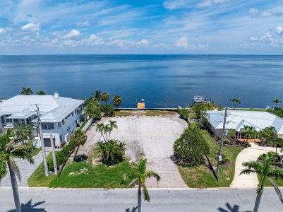 659 KEY ROYALE Drive, Holmes Beach, FL, 34217 — photo 2
