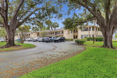 7130 FAIRWAY BEND Lane, Sarasota, FL, 34243 — photo 2