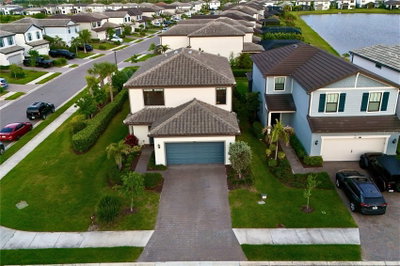 6111 BLUESTAR Court, Lakewood Ranch, FL, 34211 — photo 2