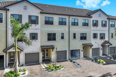 5569 CANNES Circle, Sarasota, FL, 34231 — photo 2