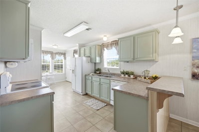 2 HOLLAND Drive, Punta Gorda, FL, 33950 — photo 2