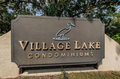 781 VILLAGE LAKE Terrace, St Petersburg, FL, 33716 — photo 2