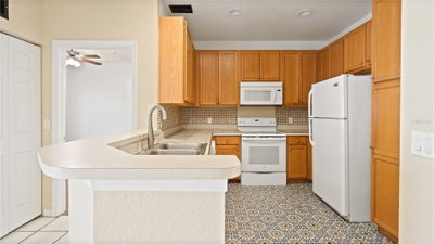 2586 GRAND CENTRAL Parkway, Orlando, FL, 32839 — photo 2