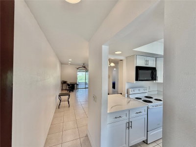 9605 EASTFIELD Road, Thonotosassa, FL, 33592 — photo 2