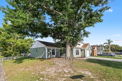 301 REGAL PARK Drive, Valrico, FL, 33594 — photo 2