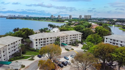 3635 WHITEHALL Drive, West Palm Beach, FL, 33401 — photo 2
