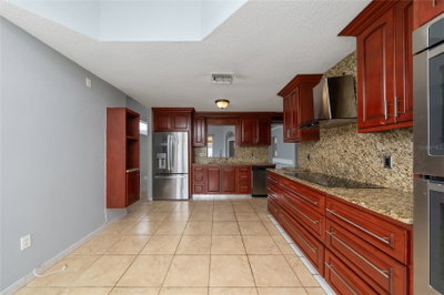 8810 KENSINGTON Court, Kissimmee, FL, 34747 — photo 2