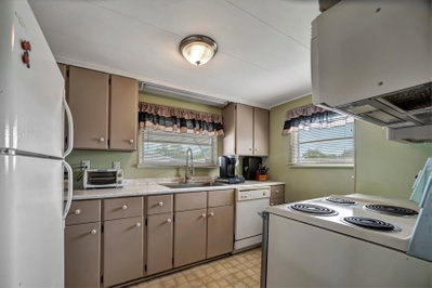 122 SAINT ANNES Circle, Apollo Beach, FL, 33572 — photo 2