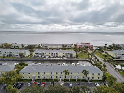 4924 BEACH Drive, St Petersburg, FL, 33705 — photo 2