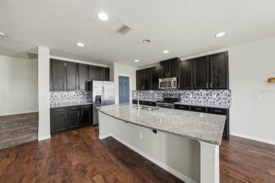10233 NEWMINSTER Loop, Ruskin, FL, 33573 — photo 2