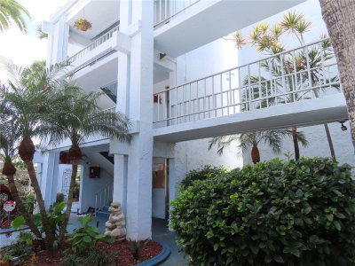 225 COUNTRY CLUB Drive, Largo, FL, 33771 — photo 2