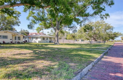 662 VILLAGRANDE Avenue, St Petersburg, FL, 33707 — photo 2