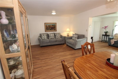 810 OAKMONT Avenue, Sun City Center, FL, 33573 — photo 2