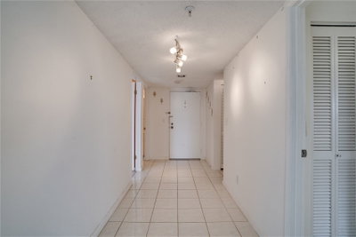 5940 PELICAN BAY Plaza, St Petersburg, FL, 33707 — photo 2