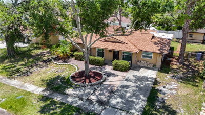 7916 WOODGROVE Circle, Tampa, FL, 33615 — photo 2