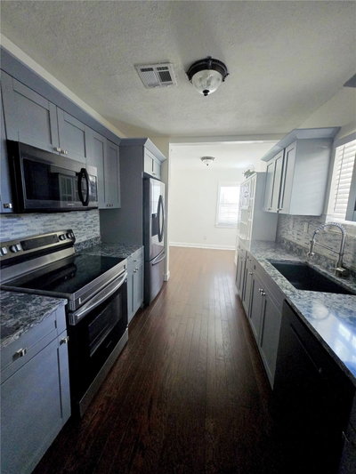 300 IDLEWILD Avenue, Tampa, FL, 33604 — photo 2