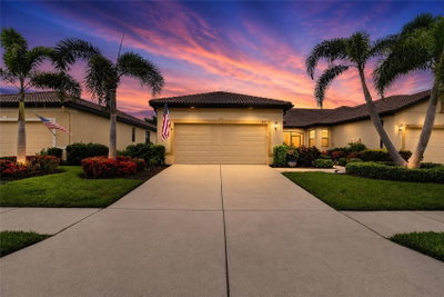 342 BLUEWATER FALLS Court, Apollo Beach, FL, 33572 — photo 2