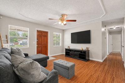 4419 DOLPHIN DR, Tampa, FL, 33617 — photo 2