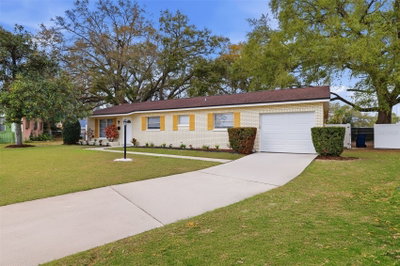 2327 KNOLLWOOD Place, Tampa, FL, 33604 — photo 2