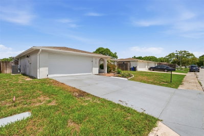 9105 HUNT CLUB Lane, Port Richey, FL, 34668 — photo 2