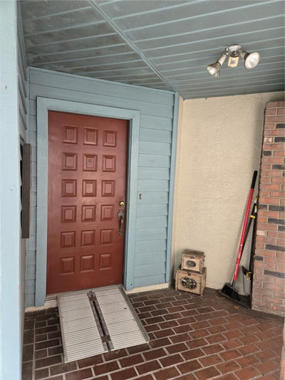 8008 LA SERENA Drive, Tampa, FL, 33614 — photo 2