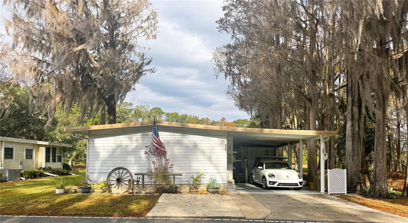 107 Royal Palm Dr