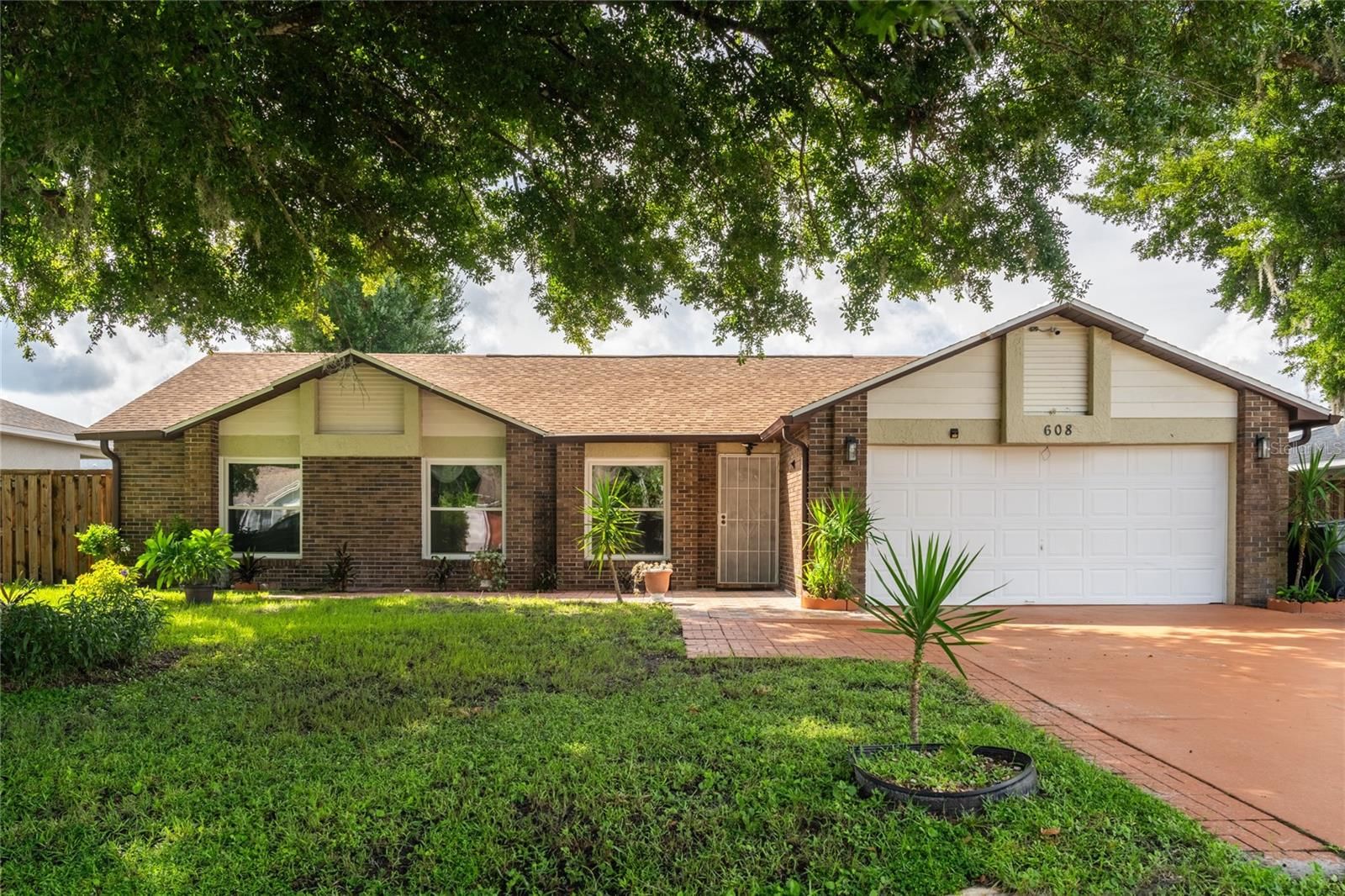 608 Dromedary CT