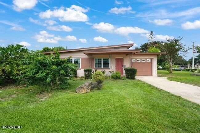 1002 Thunderbird Dr