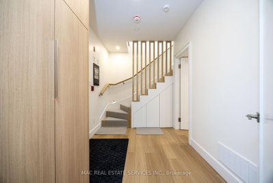Unit Laneway — 21 Farnham Avenue — photo 2