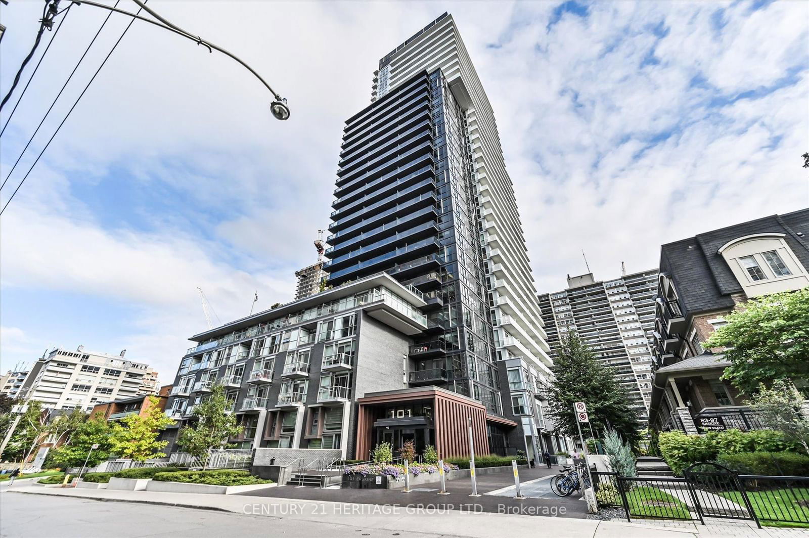 TRIDEL BUILT LUXURY MIDTOWN CONDO LOCATED ON QUITE/SAFT STREET BUT YET WALKING DISTANCE TO TTC AND SUBWAY & FUTURE LRT, NEIGHBORHOOD SHOPS AND RESTAURANTS. JUNIOR ONE BEDROOM PLAN WITH BUILT IN MEDIA/WORK AREA. HIGH LEVEL, 24 HOURS SECURITY AND COMPLETE RECREATIONAL FACILITIES. AVAILABLE FOR RESIDENTS'S ENJOYMENT. **EXTRAS** ALL EXISTING ELECTRIC LIGHT FIXTURES, GLASS COOKTOP AND B/I STAINLESS STEEL OVEN, DISHWASHER, MICROWAVE AND EXHAUST FAN; STACKED WASHER AND DRYER. BUILT IN WORK BENCH WITH TWIN FLOOR TO CEILING CABINETS.