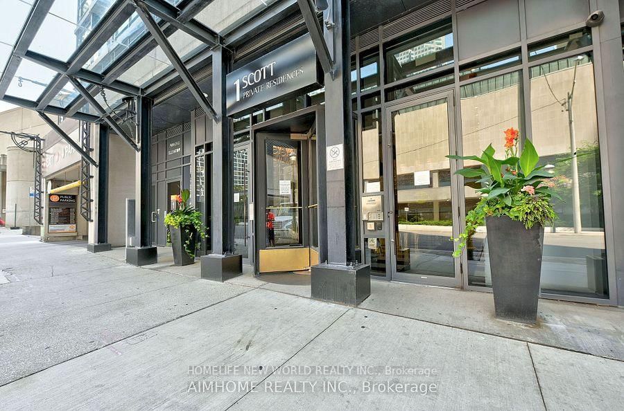 **London On The Esplanade**Luxurious Condo With One Bedroom Unit On 28th Floor With Gorgeous Sunset View** Hardwood Floor Through-Out**Stainless Steel Appliances And Granite Countertop In The Kitchen**Centered Island**Located In Financial District** Sony Center**Union Station**Prestigious St. Lawrence Market** Excellent Layout With A Beautiful Balcony**Gorgeous Fitness Studio**Spa**Roof Garden**