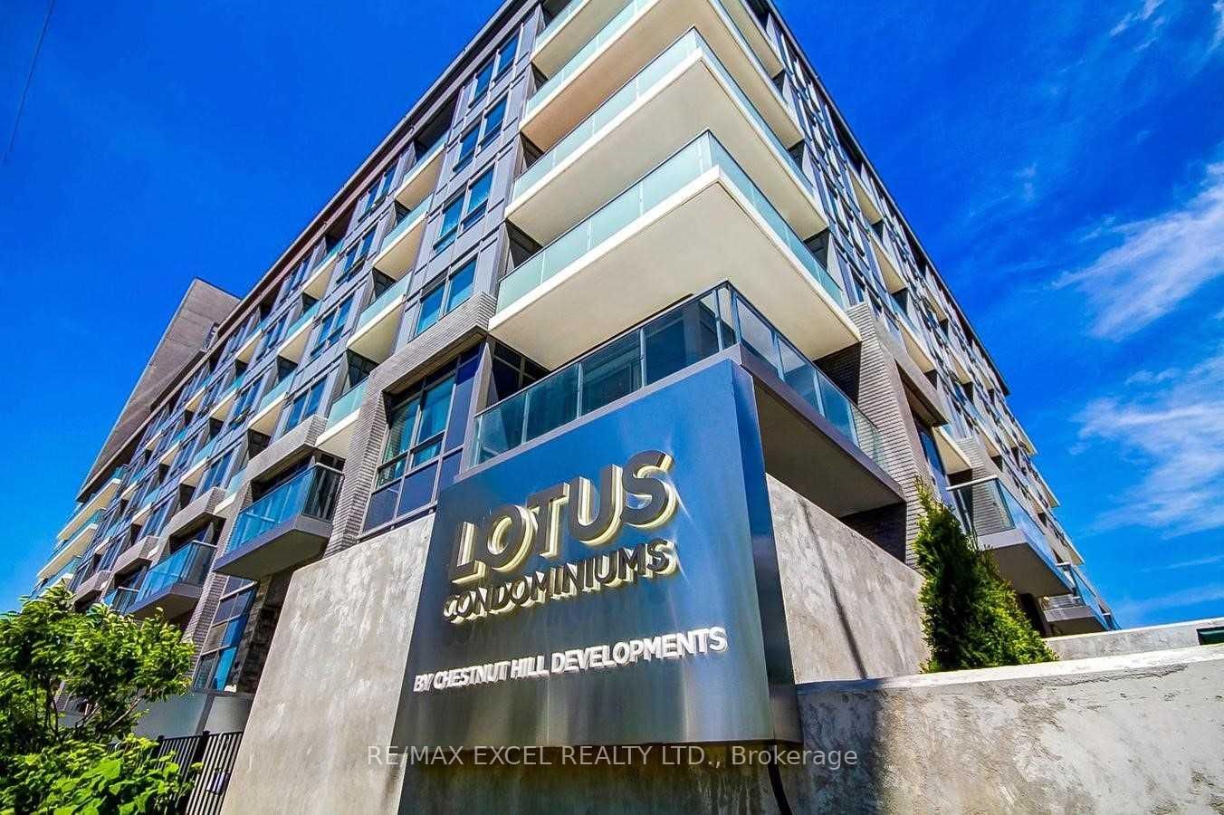 ***Location Location Location*Steps To Bayview Subway & Bayview Village And Many Other Amenities*Spacious 580Sqft 1 Bedroom + Den*Modern Kitchen W/ S/S Appliances*The Den Can Be Used As An Office Or 2nd Bedroom*Includes Locker On The Same Level And A Large Balcony*Freshly Painted*A Must See*