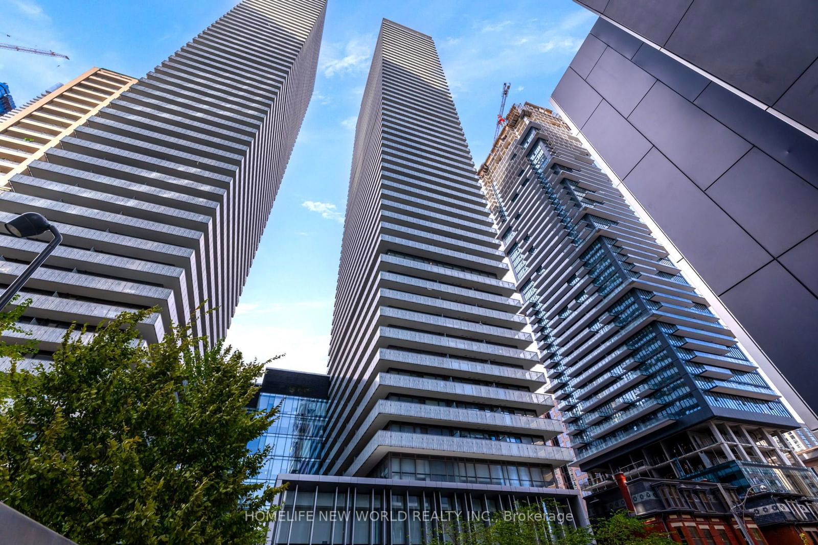 (Furnished) Cresford 5 Star Condo Living Casa I I Ilocated On Yonge/Bloor, Steps To Subway Station, U Of T, Best Restaurants, Yorkville, Financial District. Open Concept, Floor To Ceiling Window, Designer Kitchen With European Appliances. Extras::Amenities Include Outdoor Pool, Outdoor Terrace, Gym * 24 Hr Concierge * Steps To 2 Subway Lines, Ttc, Yorkville Shops & Restaurants * Walking Distance To U Of T.