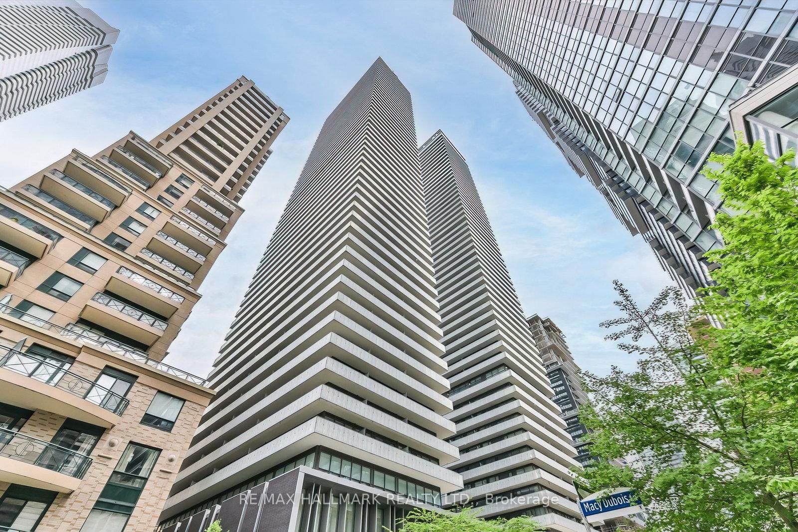 Luxurious condominium nestled at the prestigious intersection of Yonge and Bloor! This high-end unit offers an unparalleled living experience in the heart of the city. Welcome to Casa 3, offering a perfectly laid out 1 bedroom unit in immaculate condition with plenty of storage and no wasted space. Featuring floor-to-ceiling windows, extra large balcony, 9 ft ceilings and a sleek modern kitchen. Greeting you with a soaring 20 ft lobby furnished by Hermes and hotel-inspired amenities including: Outdoor Pool, Fully-Equipped Gym, Rooftop Lounge, Guest Suites, Spa, 24Hr Concierge and more. Locker included. Parking available for a low monthly price.