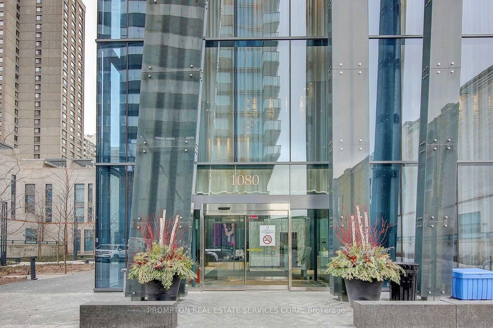 Must To See! Luxury U Condos. Adjacent To St. Michael's College Campus Of University Of Toronto In The Heart Of Downtown Toronto. Bright & Spacious With A Practical Layout. Large Balcony! Steps To University Of Toronto, Yorkville, Bloor St, Brand Name Restaurants& Shops And All Amenities. Fantastic Building Facilities