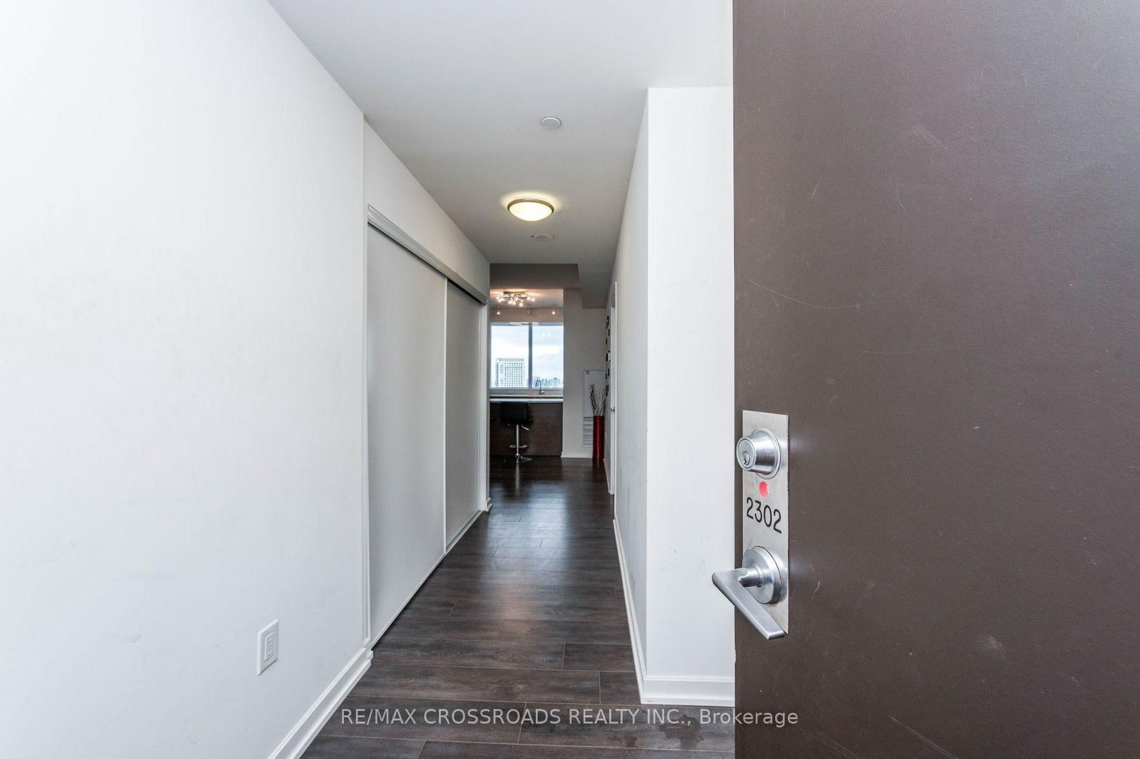 Spacious * Fully Furnished * 2 Bedrooms + Den With 2 Full Baths Facing East. Great Open Concept Layout, Modern Design W/ Open Concept Living/Dinning, Gourmet Kitchen. Desirable Split Bedroom Layout. 9' Ceiling. Step To Subway Station, Fairview Mall, Community Center, 401/404/Dvp.