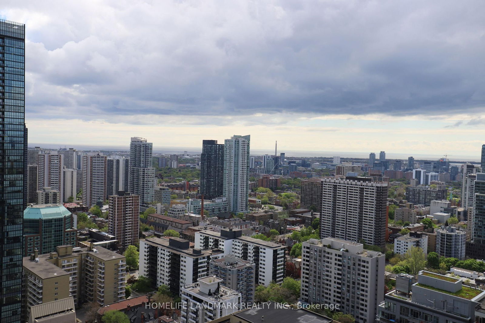 Stylish, Sophisticated CASA3 Condo. Rarely availble Fuchsia Model on high Floor.Enjoy the outdoor infinity Pool, Fully equipped Gym, 24 hr Concierge. Near Lucury Yorkville Shops, UofT and 2 Subway lines.