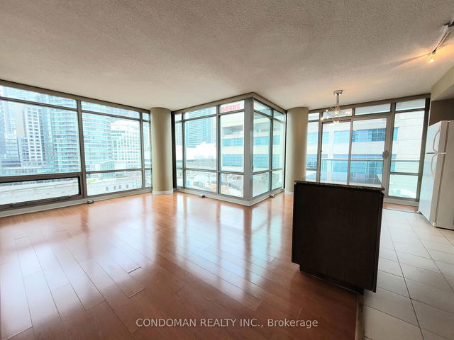 812 - 81 Navy Wharf Court