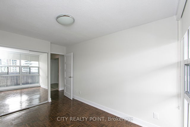 712 - 33 Isabella Street