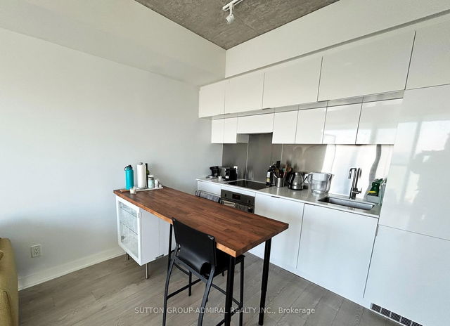 2207 - 185 Roehampton Avenue