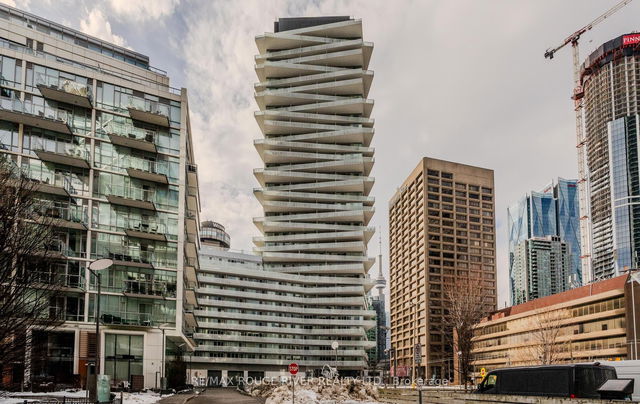 921 - 15 Queens Quay