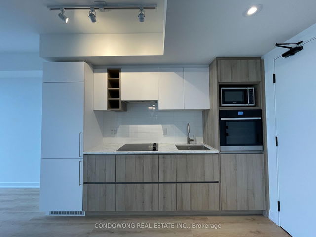1211 - 319 Jarvis Street