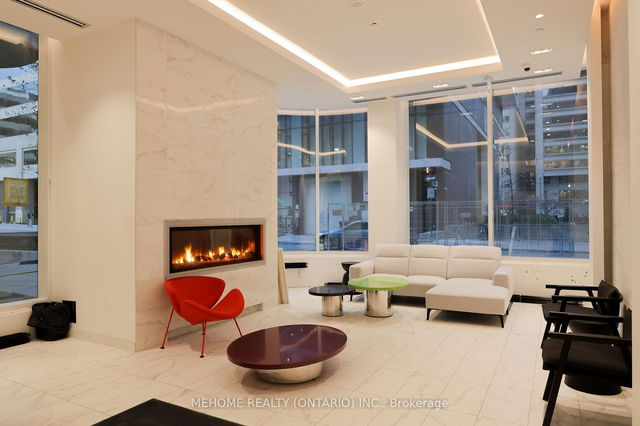 904 - 238 Simcoe Street