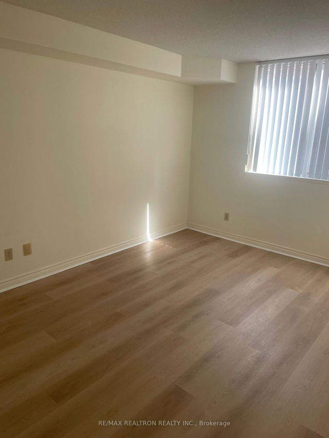 1001 - 736 Bay Street